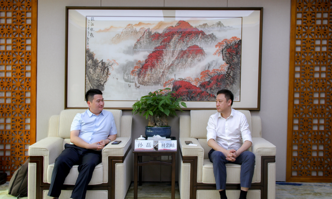 西安投資控股黨委書記、董事長杜巖岫會(huì)見西南證券江蘇分公司副總經(jīng)理一行