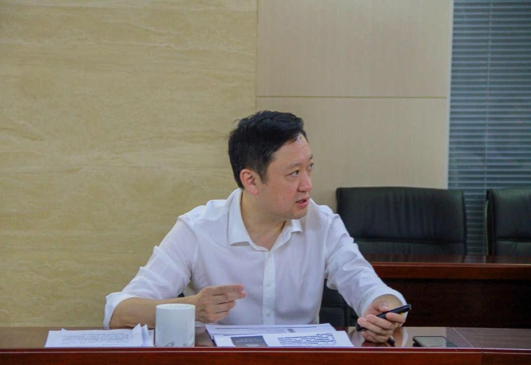 杜巖岫同志參加支部活動，為黨員講授黨課
