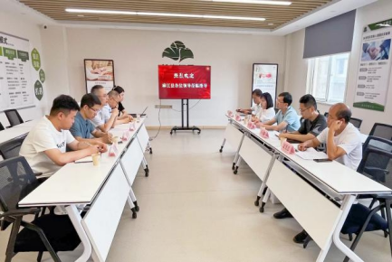 麻江縣縣委副書記、縣人民政府縣長楊興濤一行到頤信養(yǎng)老公司進行康養(yǎng)項目考察